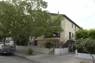 5826 Camerford Ave Apartments