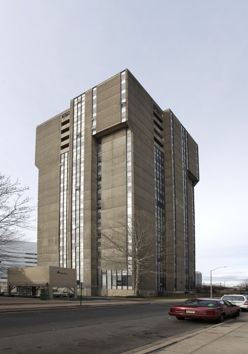 Kingsbury 's Twin Towers in Trenton, NJ - Foto de edificio