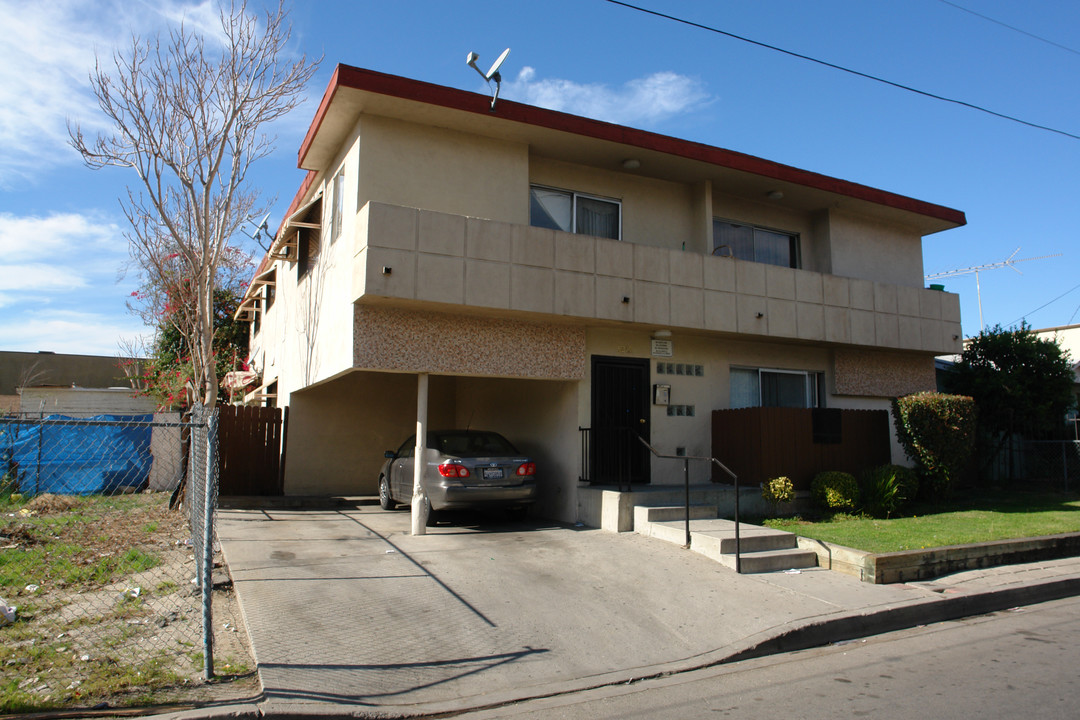 5215 Harmony Ave in North Hollywood, CA - Foto de edificio