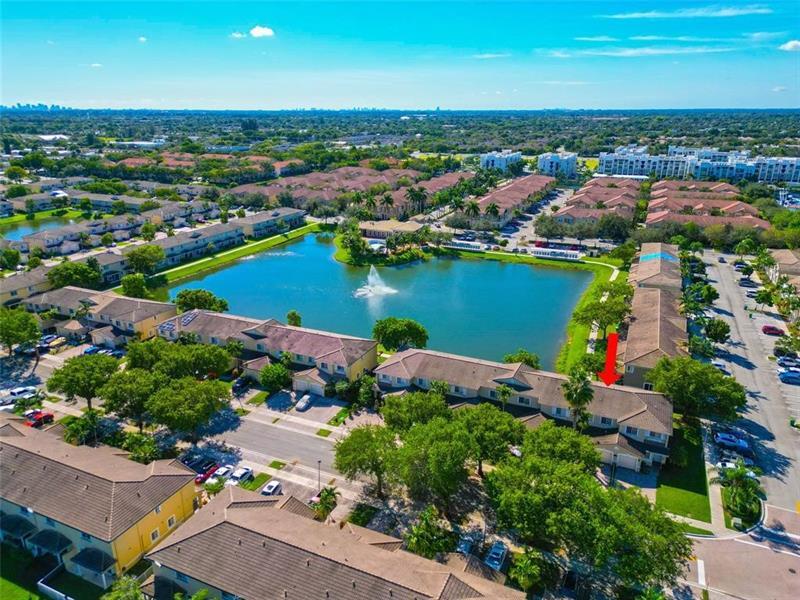 5925 Manchester Way in Tamarac, FL - Building Photo