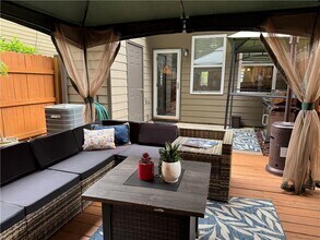 1613 Bayrose Cir in East Point, GA - Building Photo - Building Photo