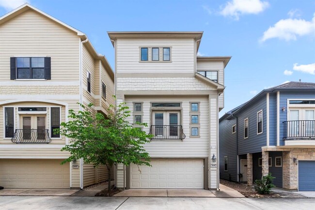 property at 835 Garden Oaks Terrace