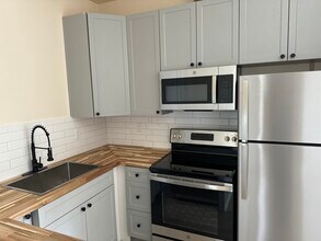 1209 Carlyle St, Unit A in Klamath Falls, OR - Foto de edificio - Building Photo