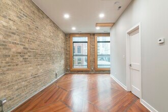 23 W Hubbard St in Chicago, IL - Building Photo - Building Photo