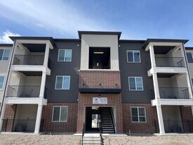 1385 N 3830 W in Eagle Mountain, UT - Building Photo