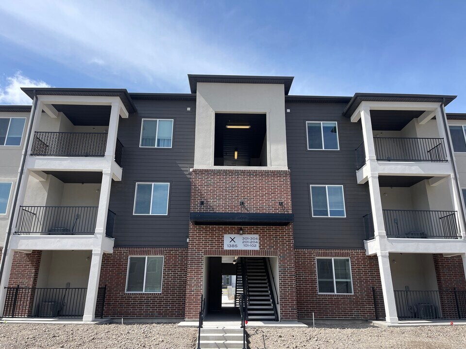 1385 N 3830 W in Eagle Mountain, UT - Building Photo