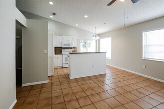 3370 NW 78th Ave in Margate, FL - Foto de edificio - Building Photo