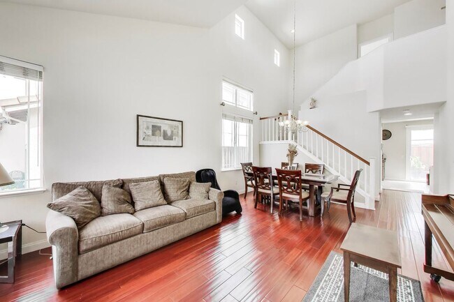 7 Cymbidium Cir in South San Francisco, CA - Foto de edificio - Building Photo