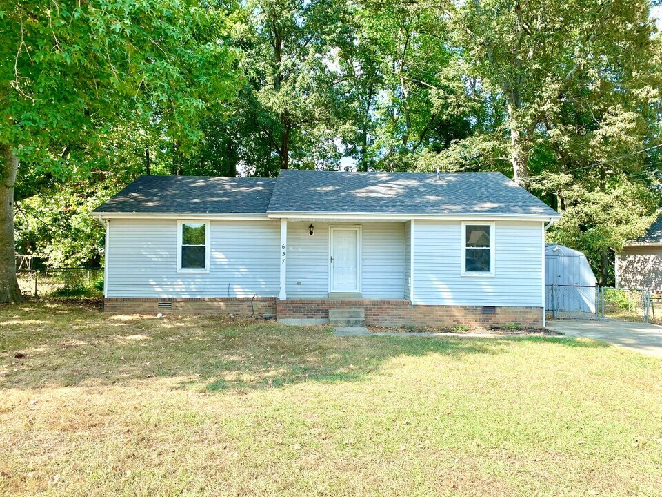 637 Miles Ct in Clarksville, TN - Building Photo