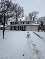 6884 Slippery Rock Dr in Canfield, OH - Building Photo