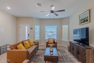 360 Hector Porras Dr in El Paso, TX - Building Photo - Building Photo