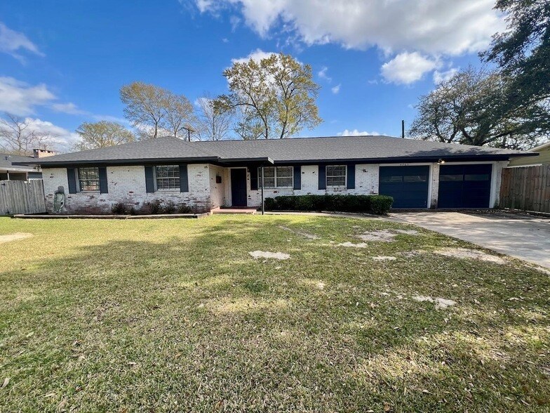 4765 Vance St, Unit 119 in Beaumont, TX - Building Photo