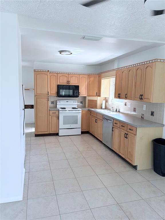 5617 1st Ave W in Bradenton, FL - Building Photo - Building Photo