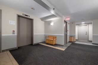 L'Ambiance Ouest in Dollard-des-Ormeaux, QC - Building Photo - Interior Photo