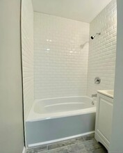 87 Caroline St, Unit 2 in Bridgeport, CT - Building Photo - Building Photo