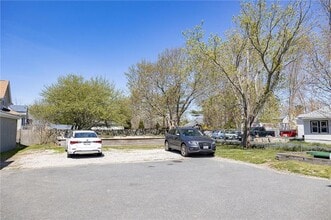 143 Main Rd in Tiverton, RI - Building Photo - Building Photo