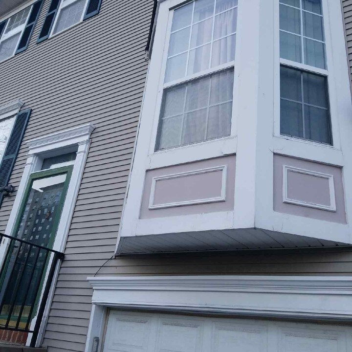 20 Ashby Lane3 - Upstairs Master Bed Front in Newark, NJ - Building Photo