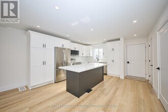 8141 Coventry Rd in Niagara Falls, ON - Building Photo - Building Photo