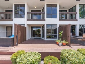 2747 NE 14th St in Fort Lauderdale, FL - Foto de edificio - Building Photo