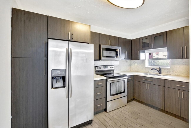 property at 9400 N Hollybrook Lake Dr