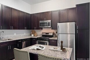 120 Towne St in Stamford, CT - Building Photo