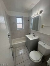 711 Plainfield Ave, Unit 2D in Plainfield, NJ - Foto de edificio - Building Photo