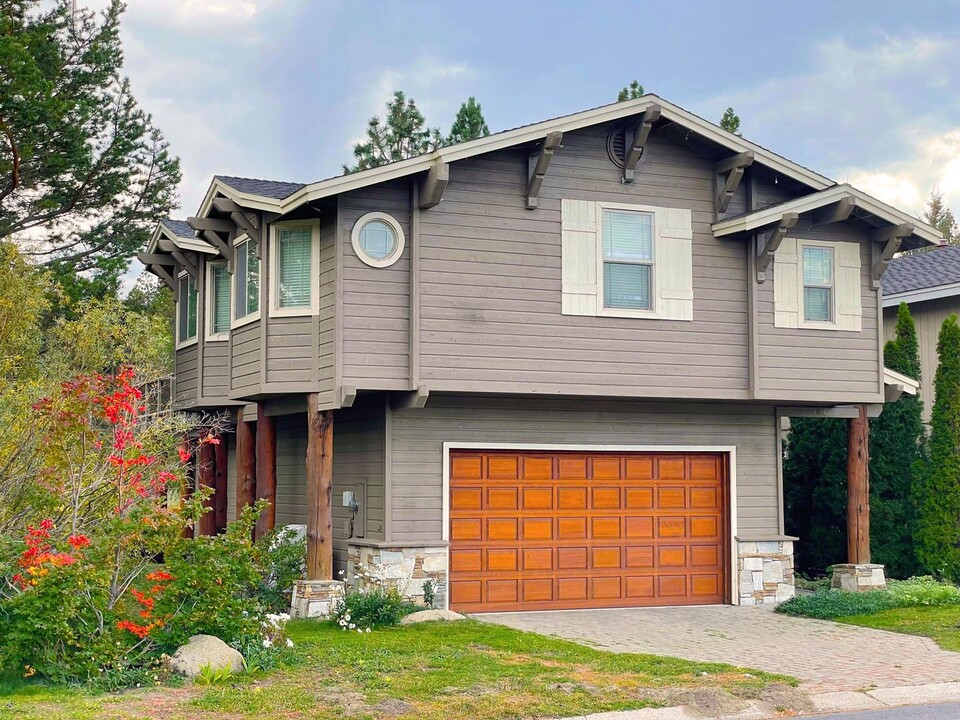 1904 Venice Dr in South Lake Tahoe, CA - Building Photo