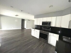 595 Aberdeen St in Hoffman Estates, IL - Building Photo - Building Photo