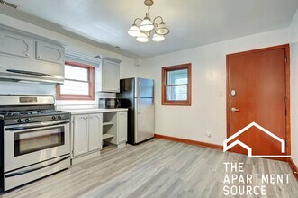 1642 N Sawyer Ave in Chicago, IL - Building Photo - Building Photo
