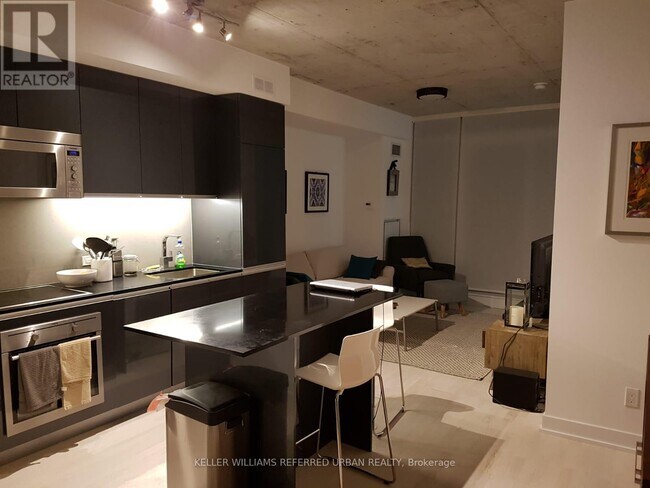 30 Minowan Miikan Ln in Toronto, ON - Building Photo - Building Photo