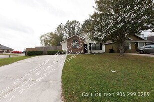 1324 Independence Dr in Orange Park, FL - Building Photo