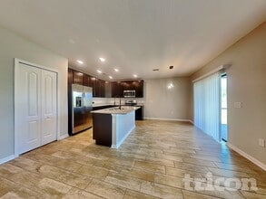 4035 Wayfarer Wy in Palmetto, FL - Foto de edificio - Building Photo