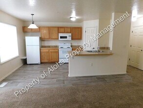 1065 W Pine Ave in Meridian, ID - Foto de edificio - Building Photo