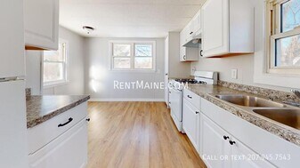 30 Exeter Rd, Unit 324 in Corinth, ME - Building Photo