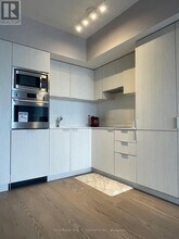 11-5711 Wellesley St W in Toronto, ON - Building Photo - Building Photo
