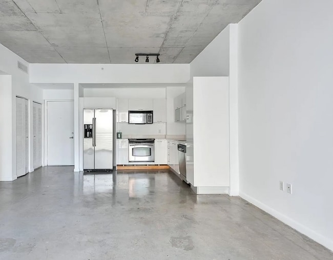 133 NE 2nd Ave, Unit 508 in Miami, FL - Foto de edificio - Building Photo