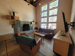 39046 Robin Rd in Big Bear Lake, CA - Building Photo - Building Photo