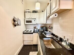 140 Beacon St in Boston, MA - Building Photo - Building Photo