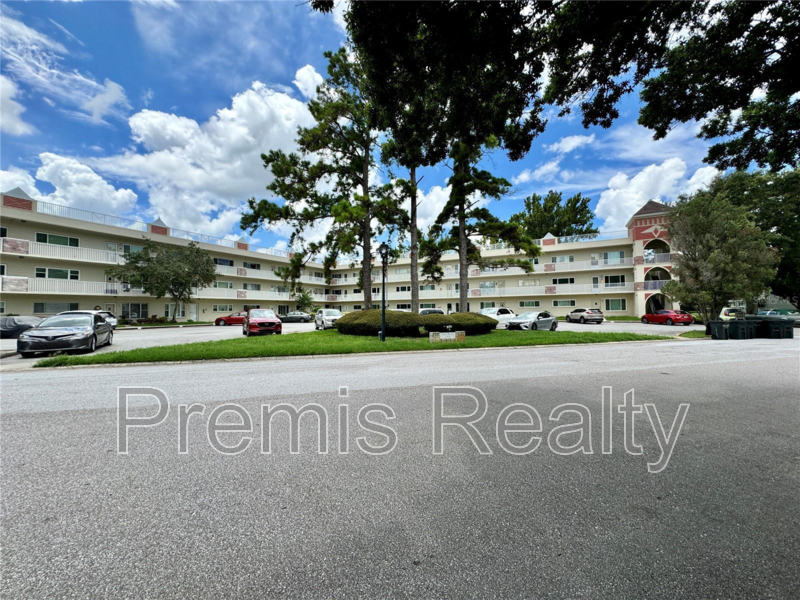 2263 Americus Blvd E in Clearwater, FL - Foto de edificio