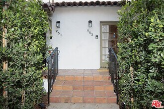 951 N Martel Ave in Los Angeles, CA - Building Photo - Building Photo