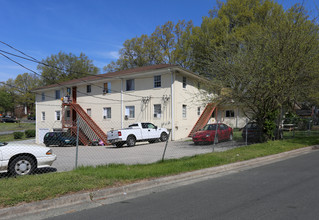 1401 W Chapel Hill St in Durham, NC - Foto de edificio - Building Photo