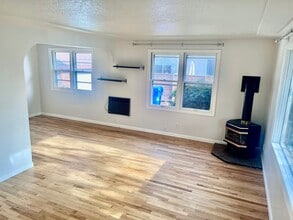 7643 SE Alder St in Portland, OR - Building Photo - Building Photo