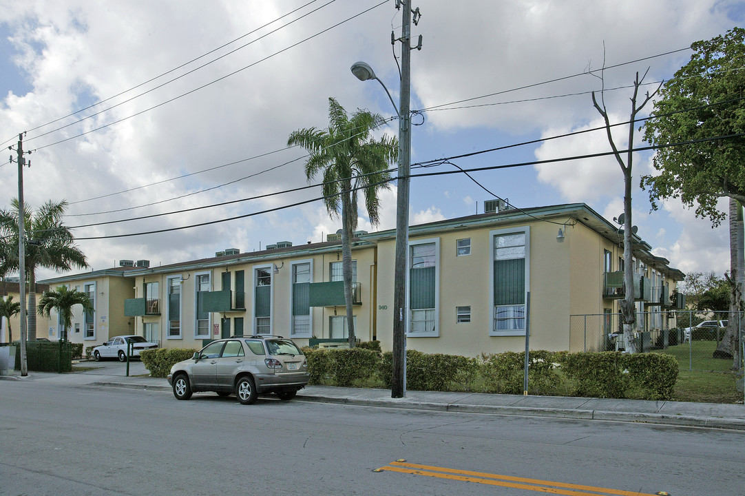 Palms Apartments in Miami, FL - Building Photo