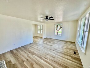627 W Montgomery Ave in Spokane, WA - Building Photo - Building Photo