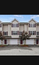 140 Stedman St, Unit 8 in Chelmsford, MA - Foto de edificio - Building Photo