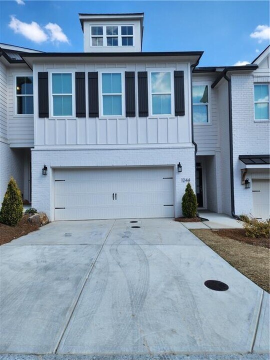 1244 Westshore Dr in Cumming, GA - Building Photo