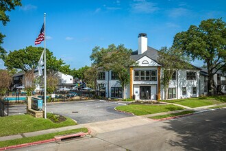 The Adalene in Houston, TX - Foto de edificio - Building Photo