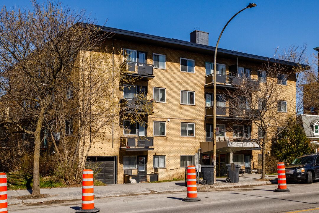 3405 De La Côte Sainte Catherine Ch in Montréal, QC - Building Photo