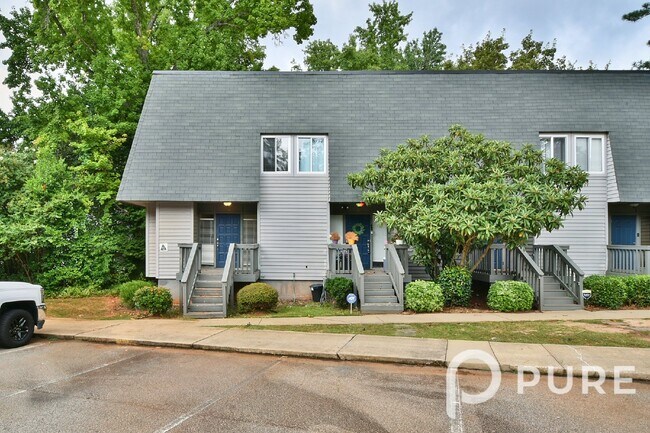 301 Harbor Heights Dr-Unit -Apt 13A in Lexington, SC - Building Photo - Building Photo