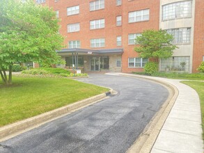 Carrollton Condominiums in Baltimore, MD - Foto de edificio - Building Photo